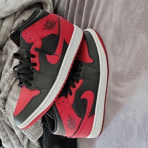 Jordan 1 mid banned - Picture 2 of 6